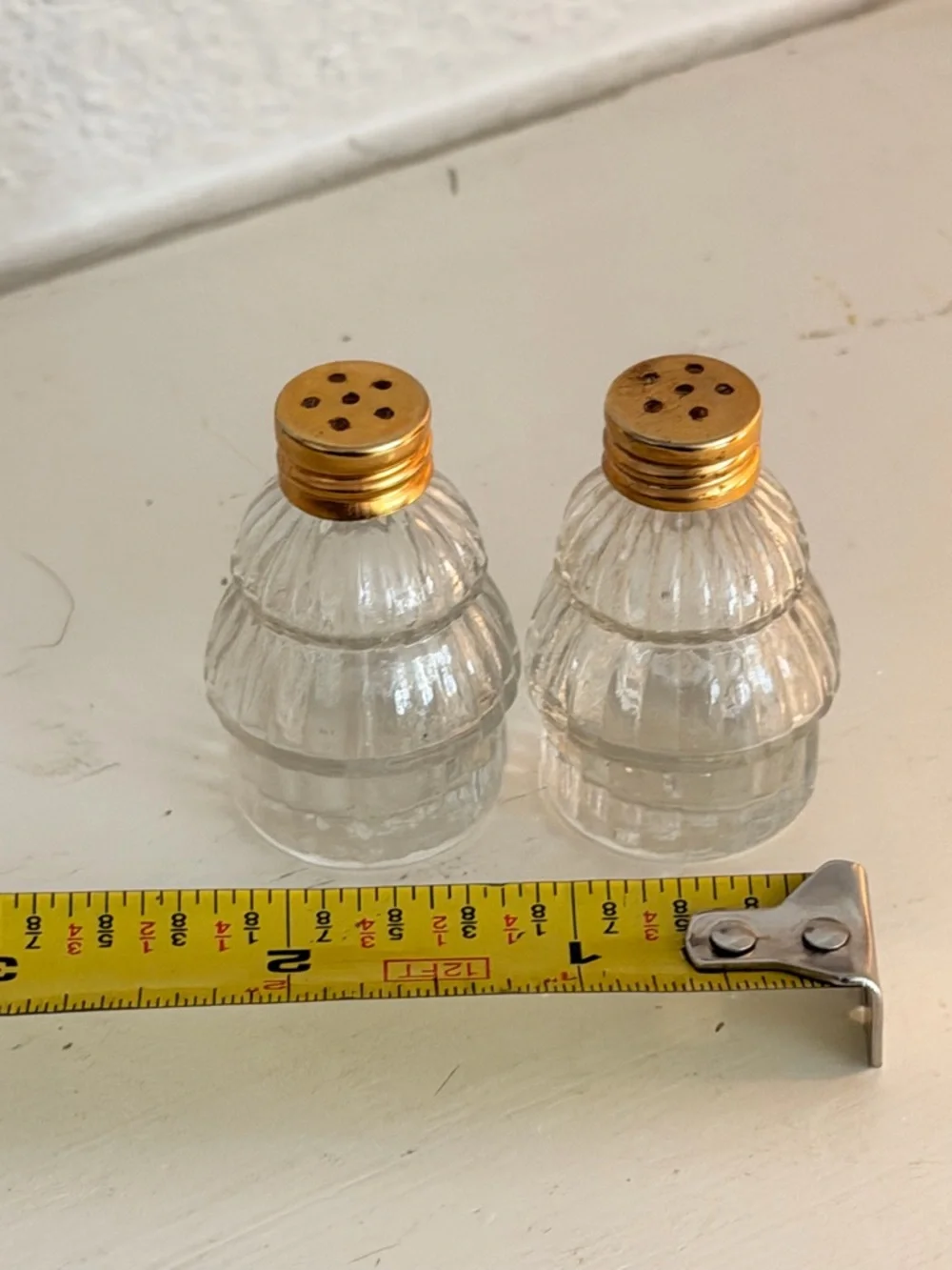 Vintage Glass Salt & Pepper Shakers Gold Tone Lids Ribbed Clear Set